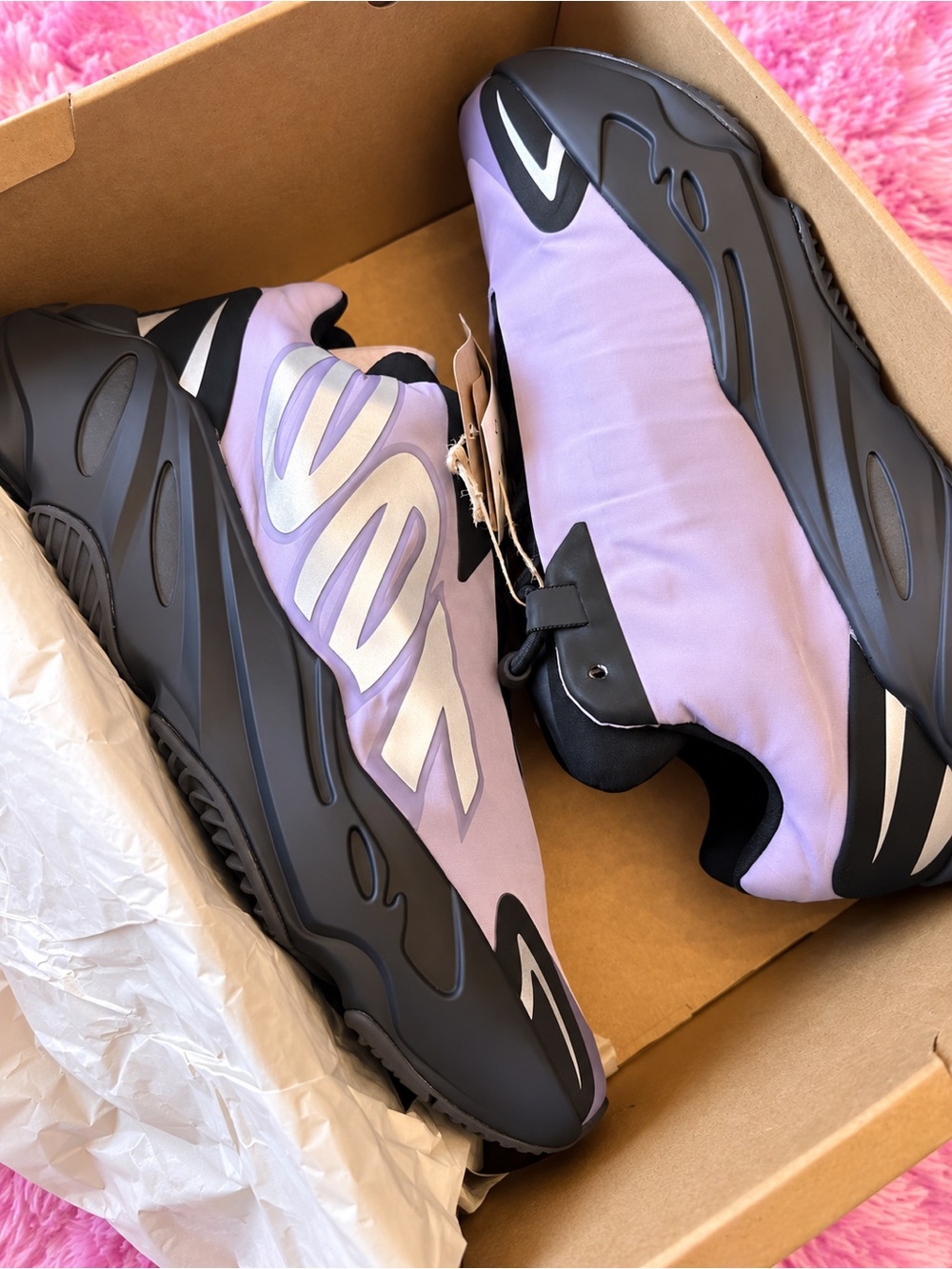 yeezy 700 mnvn